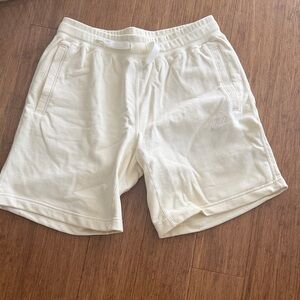 Nike Sportswear Classic Fleece Shorts Coconut Cream